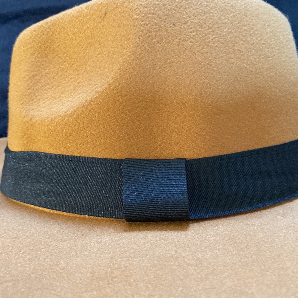 Women’s Hat - Picture 7 of 8